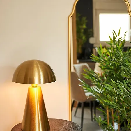 Apartment Golden By Binobi! *